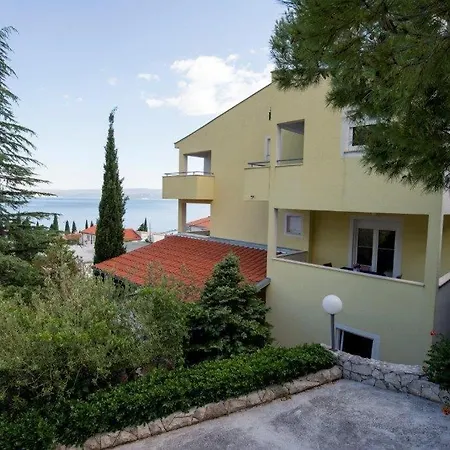 Apartment In With Sea View, Balcony, Air Conditioning, Wi-fi *