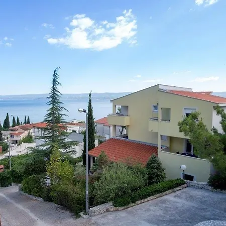 In With Sea View, Balcony, Air Conditioning, Wi-fi Duće