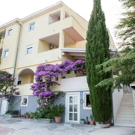 Apartment In With Sea View, Balcony, Air Conditioning, Wi-fi