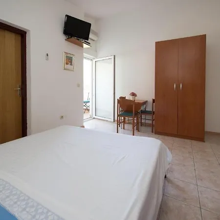 Apartment In With Sea View, Balcony, Air Conditioning, Wi-fi *